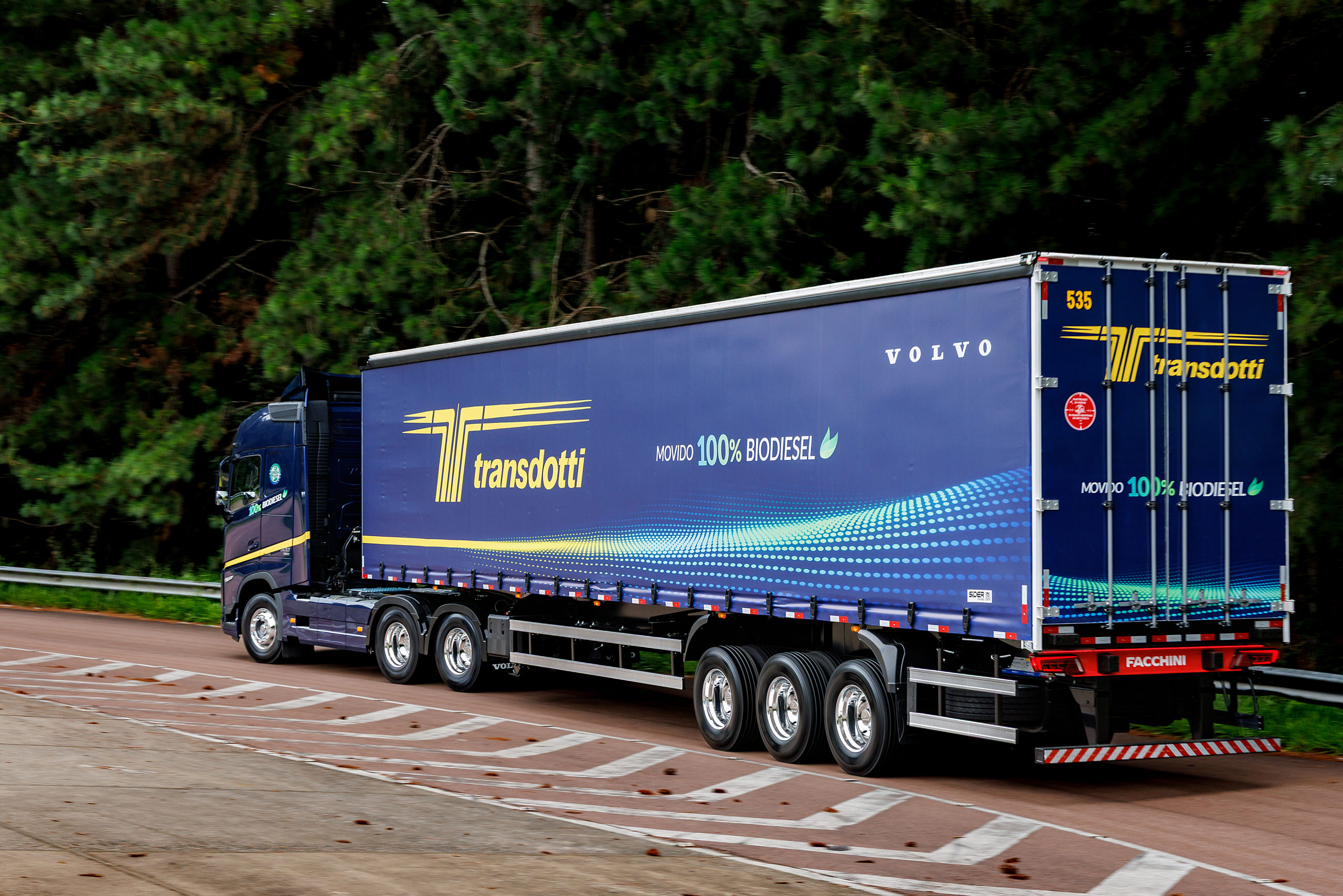 Volvo agrega caminhões 100% biodiesel no transporte de peças